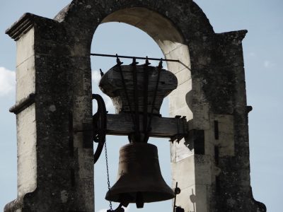 Gros plan clocher Eglise de Chantemerle Les Grignan