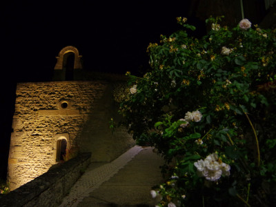 Chapelle et rose Chantemerle Les Grignan de nuit