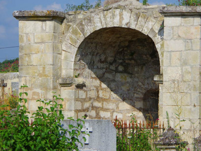 prieure saint maurice dans cimetière de Chantemerle Les Grignan