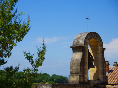 Détail du clocher de la mairie de Chantemerle les Grignan