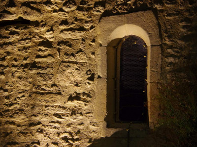 Détail de façade de la chapelle de Chantemerle les Grignan.