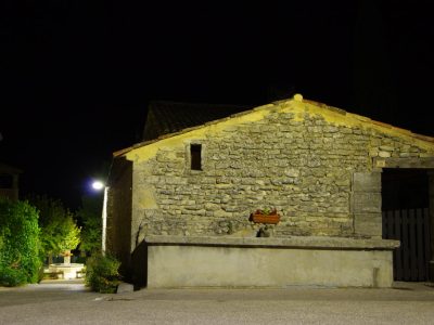 lavoir du haut à chantemerle-les-grignan, pris de nuit