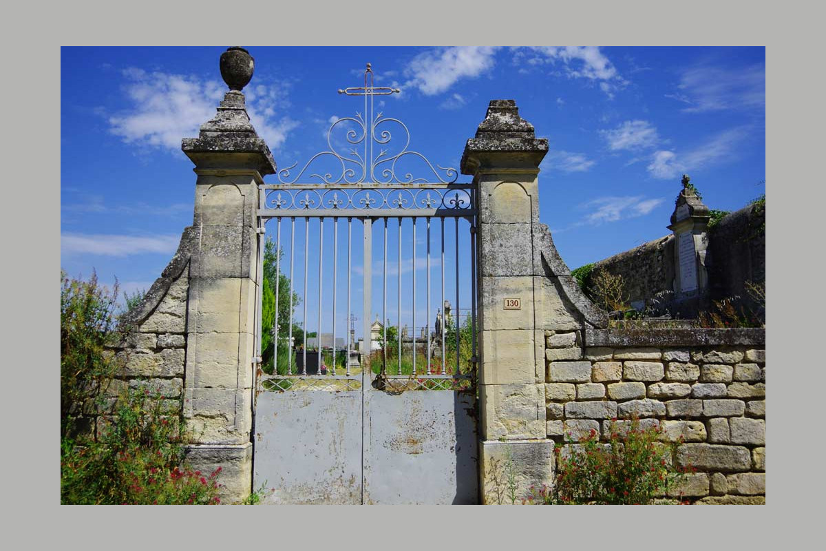 portail du cimetière de chantemerle les grignan