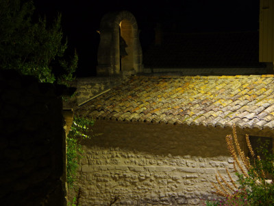 Chapelle de Chantemerle les Grignan vue de plus haut, de nuit.