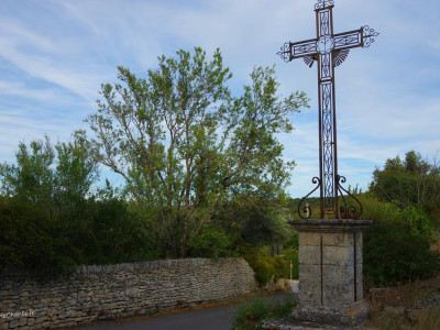 Calvaire dans le village de Chantemerle, en haut