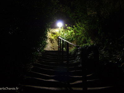Escalier à Chantemerle-Lès-Grignan, de nuit