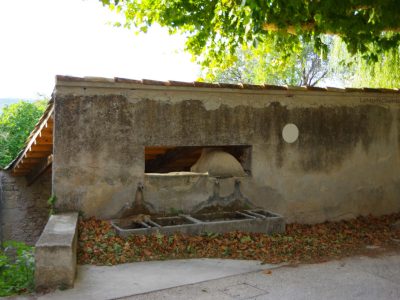 Extérieur du lavoir de Chantemerle Les Grignan