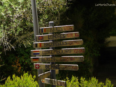panneaux faits par les enfants de chantemerle-lès-grignan, vue de nuit