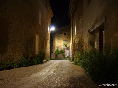 rue du bas du village de chantemerle-les-grignan, prise de vue de nuit