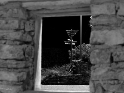 Fenêtre à l'abris bus de Chantemerle Les Grignan, de nuit