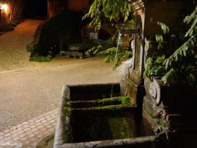 Fontaine de Chantemerle Les Grignan, de nuit