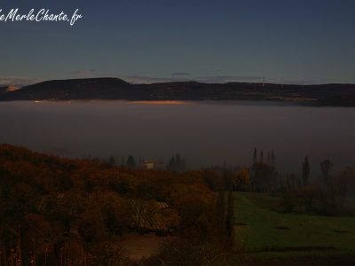 Paysage à Chantemerle de nuit sous la brume