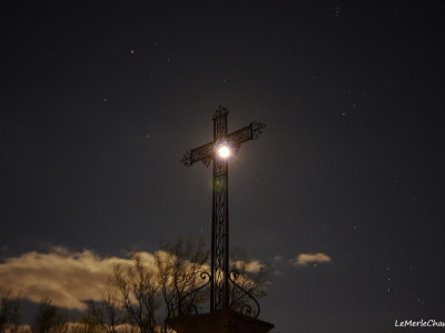 Calvaire et pleine Lune à Chantemerle Les Grignan