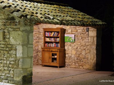 Arrêt de bus et Bibliothèque à Chantemerle