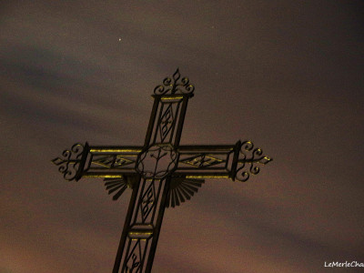 Détail d'un Calvaire à Chantemerle Les Grignan, de nuit