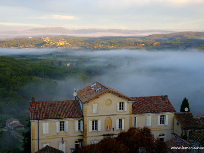 Mairie de Chantemerle Les Grignan et brume