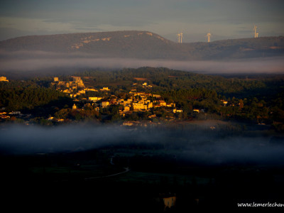Valaurie et Roussas depuis Chantemerle Les Grignan sous la brume